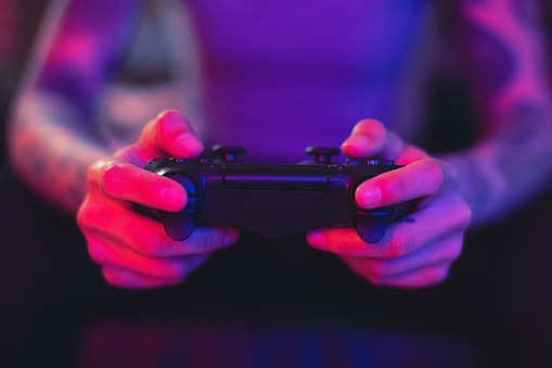 https://media.istockphoto.com/photos/gamer-hands-picture-id1036204436?b=1&k=6&m=1036204436&s=170667a&w=0&h=-jO3Xr_KM6RGigVqzizNyB6LqHS5uuB3JDcwKrDfvHA=