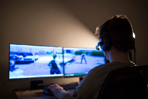 https://media.istockphoto.com/photos/young-boy-playing-games-on-a-computer-at-home-picture-id1130144874?b=1&k=6&m=1130144874&s=170667a&w=0&h=Xy0piJ7QXxFcFcvB4tgg7A-_6XfwpqO8k45xqVg_Ja8=