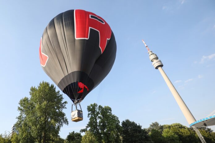 pokemon-go-team-rocket-balloon pokemon-go-team-rocket-balloon