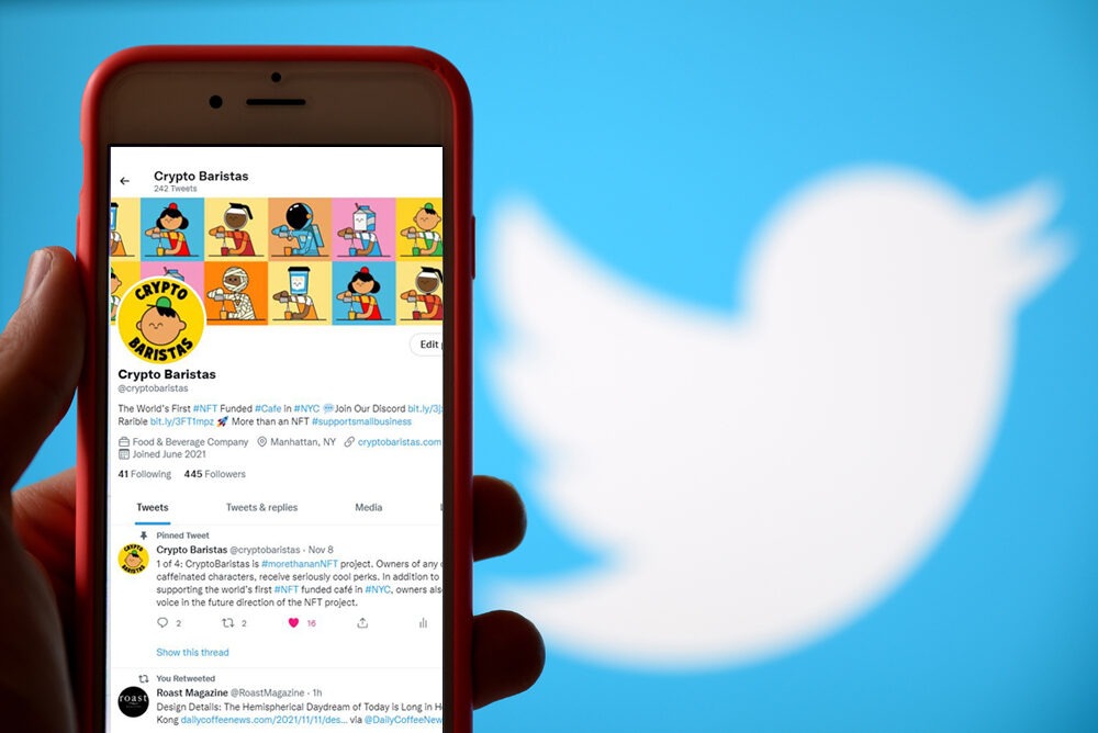 barcelonaspain-sep302015handholdingamobile-2